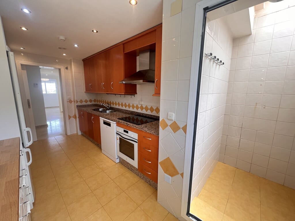 3 soverom Penthouse til leie i Rio Real med svømmebasseng garasje - € 2 200 (Ref: 9976868)