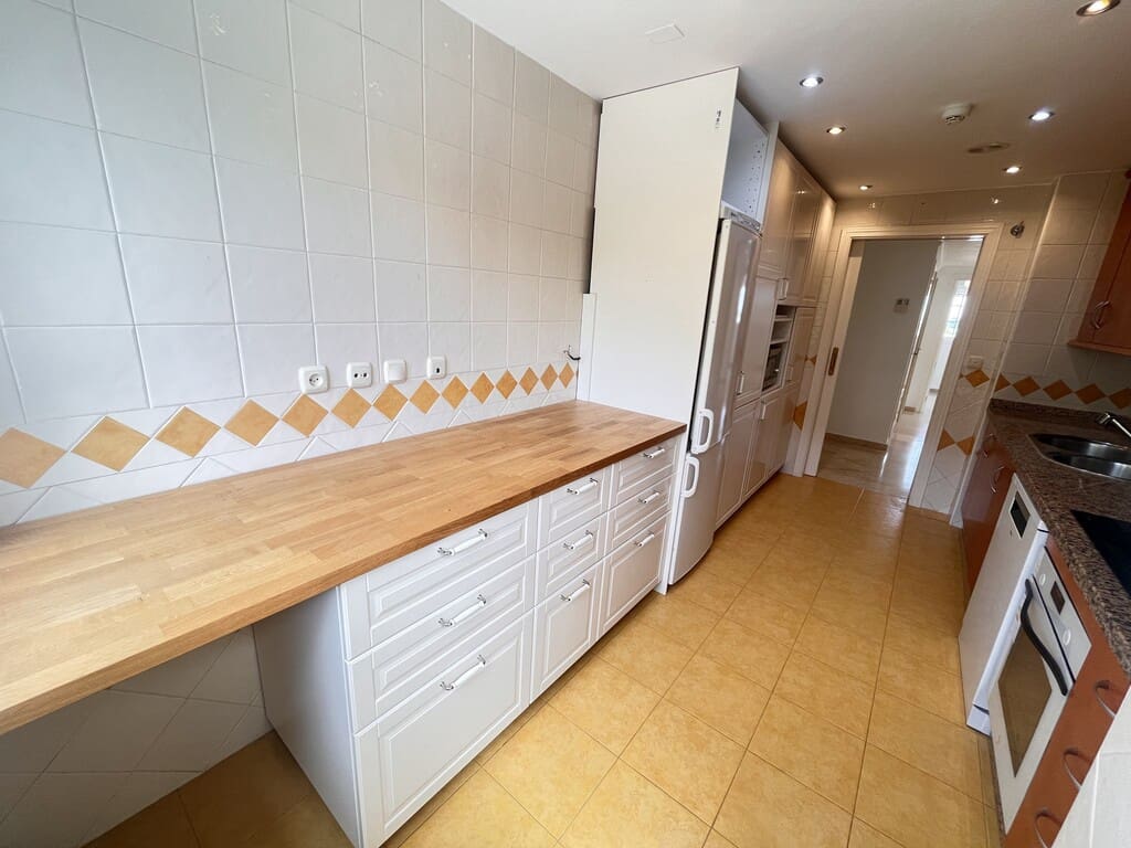 3 soverom Penthouse til leie i Rio Real med svømmebasseng garasje - € 2 200 (Ref: 9976868)