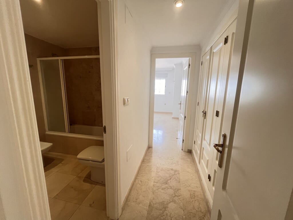 3 soverom Penthouse til leie i Rio Real med svømmebasseng garasje - € 2 200 (Ref: 9976868)