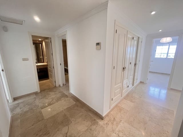 3 camera da letto Attico da affittare in Río Real, Marbella - 2.200 € (Rif: 9976868)