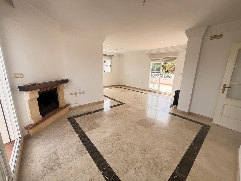 3 soverom Penthouse til leie i Rio Real med svømmebasseng garasje - € 2 200 (Ref: 9976868)