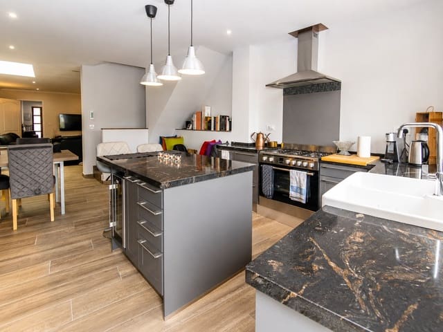 4 chambre Maison de Ville à vendre à Albaida avec garage - 225 000 € (Ref: 10042319)