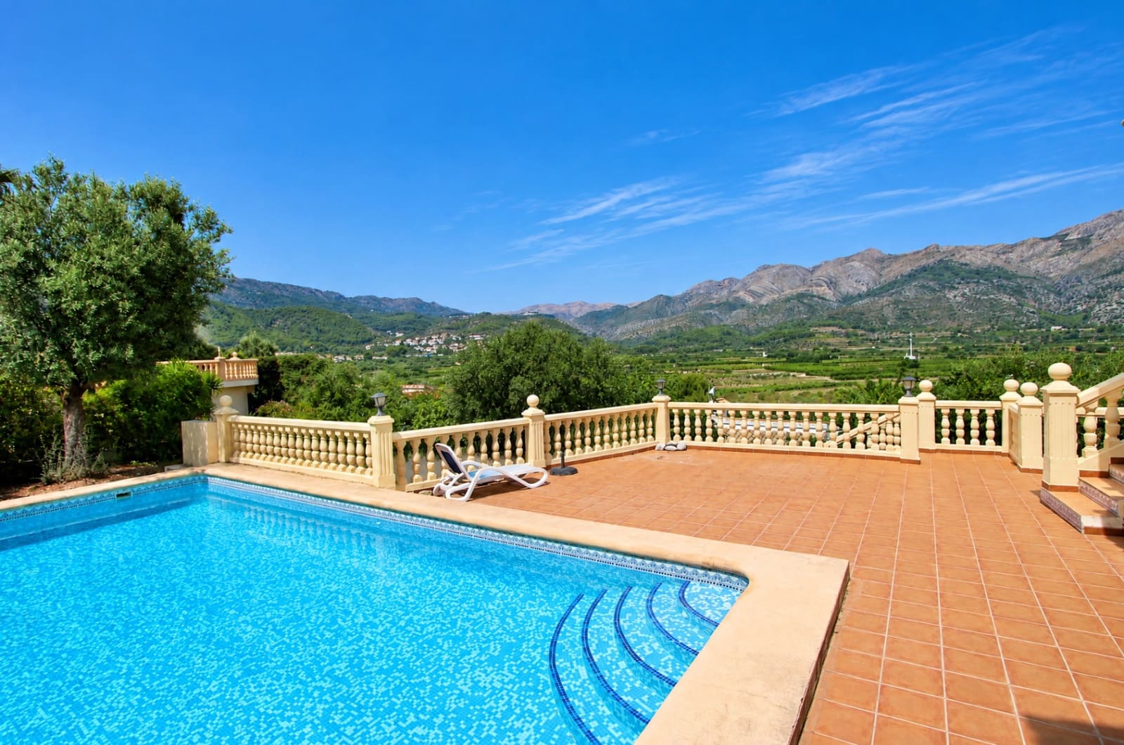 5 bedroom Villa for sale in Orba with pool garage - € 645,000 (Ref: 10042322)