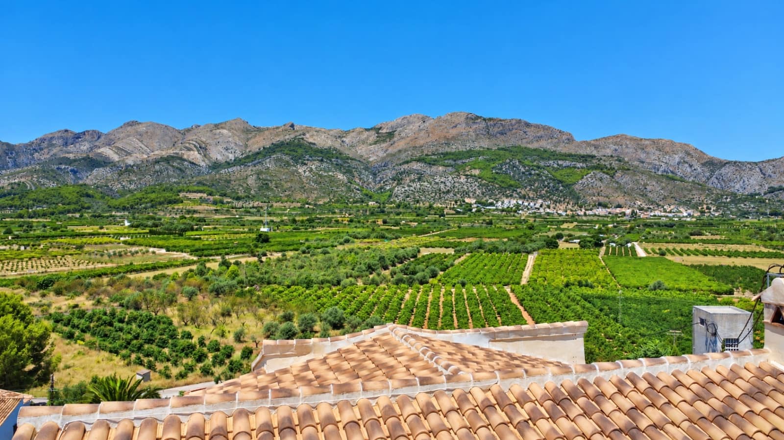 5 bedroom Villa for sale in Orba with pool garage - € 645,000 (Ref: 10042322)