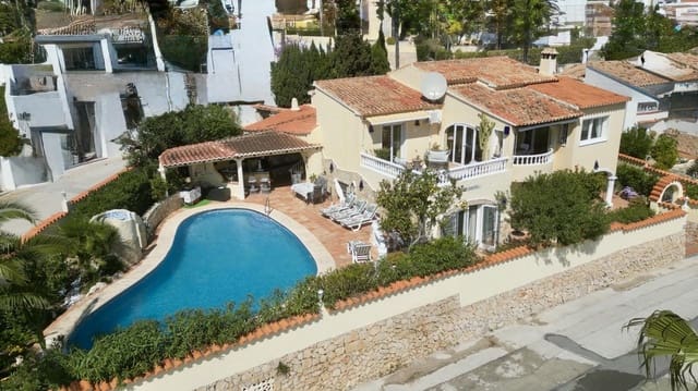 4 soveværelse Villa til salg i Moraira, Teulada-Moraira med swimmingpool garage - € 845.000 (Ref: 10044150)