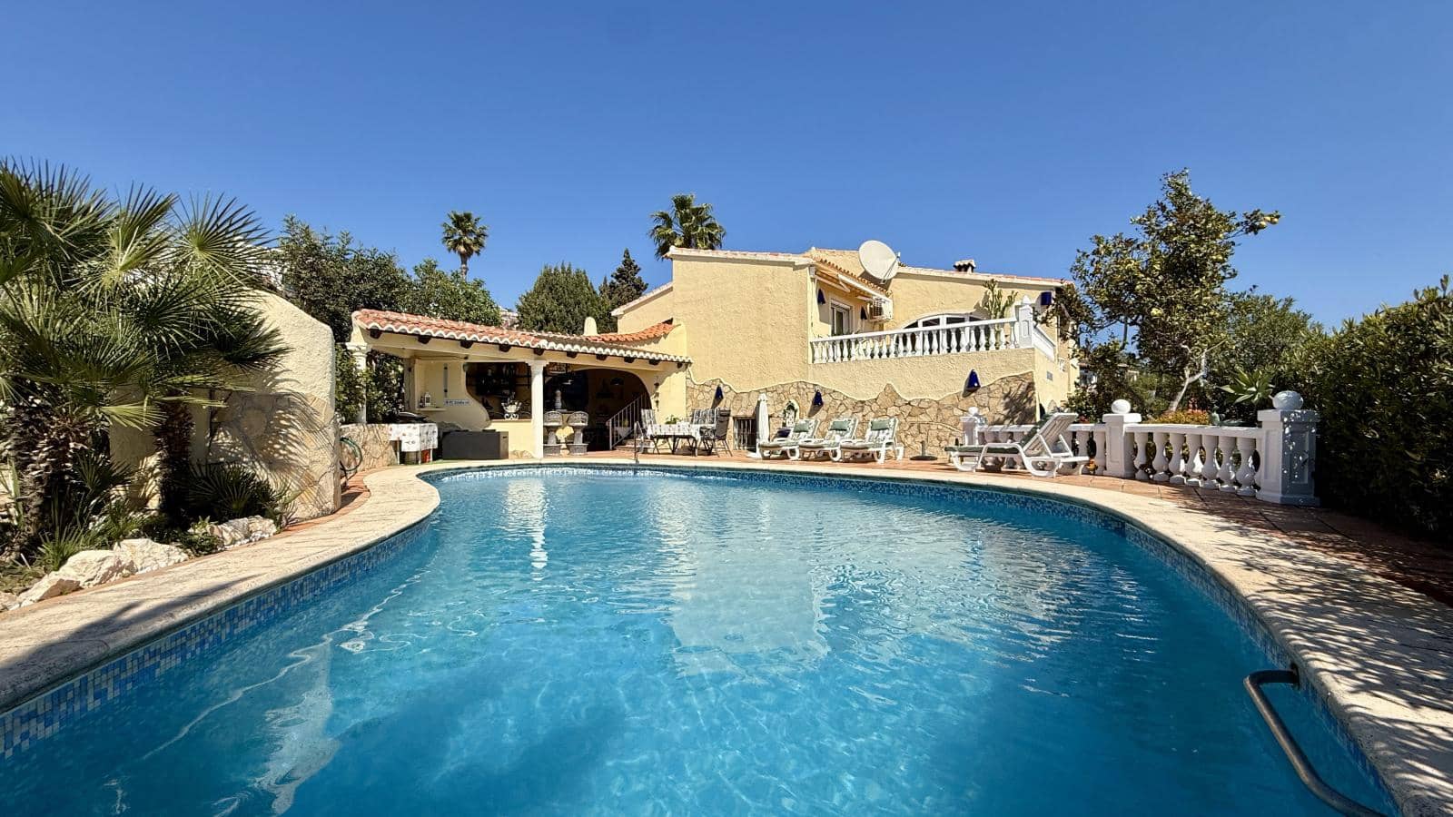 4 soveværelse Villa til salg i Moraira med swimmingpool garage - € 845.000 (Ref: 10044150)