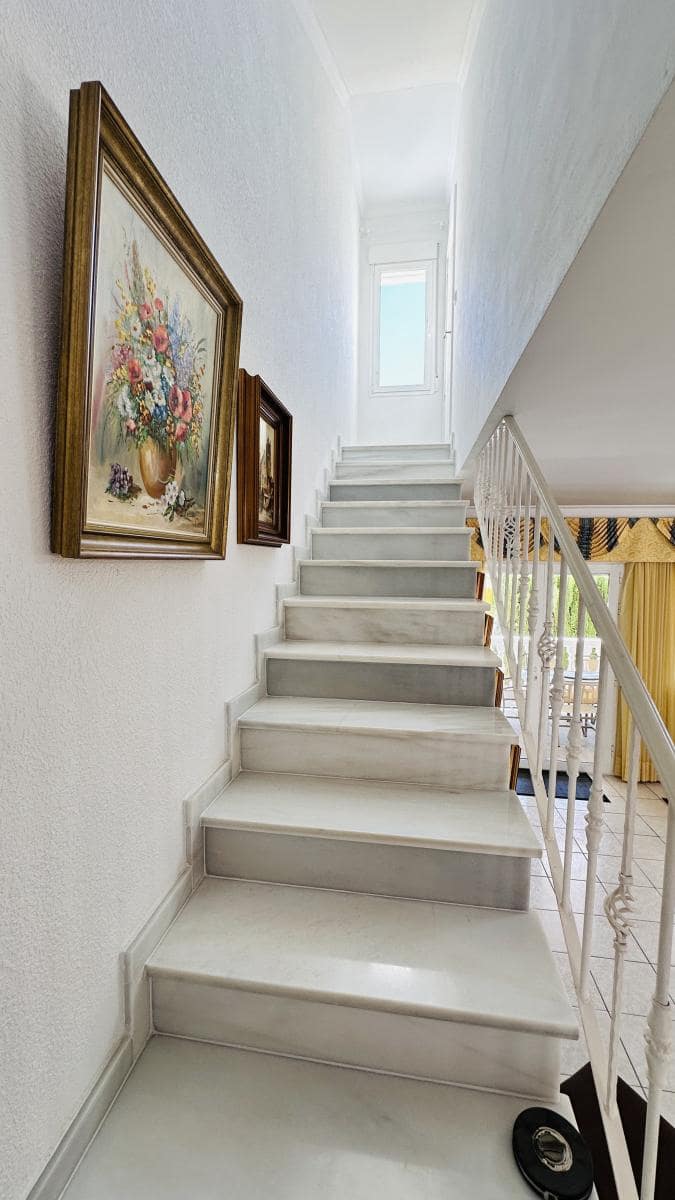 4 Zimmer Villa zu verkaufen in Denia mit Pool Garage - 890.000 € (Ref: 10044151)