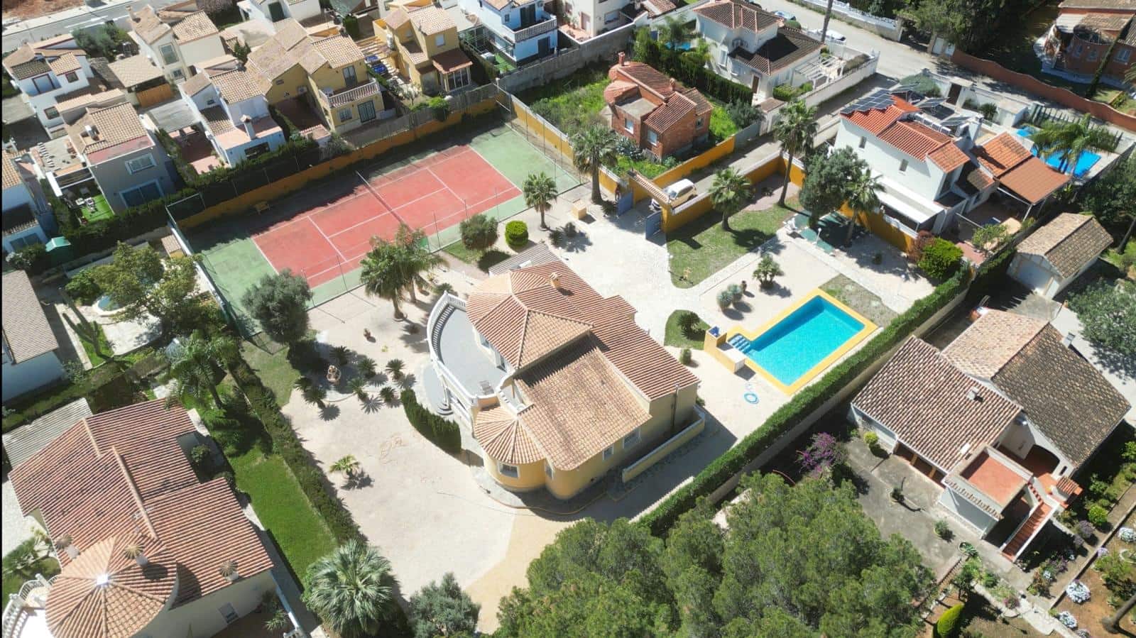 4 Zimmer Villa zu verkaufen in Denia mit Pool Garage - 890.000 € (Ref: 10044151)