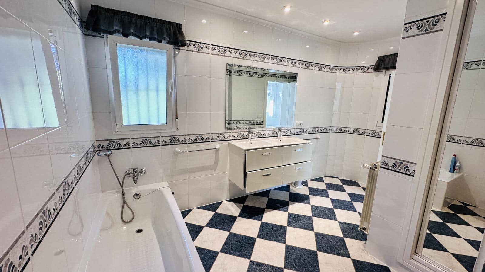 4 Zimmer Villa zu verkaufen in Denia mit Pool Garage - 890.000 € (Ref: 10044151)