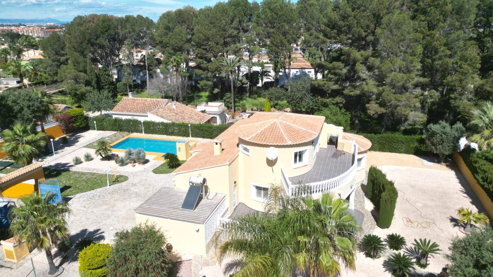 4 Zimmer Villa zu verkaufen in Denia mit Pool Garage - 890.000 € (Ref: 10044151)