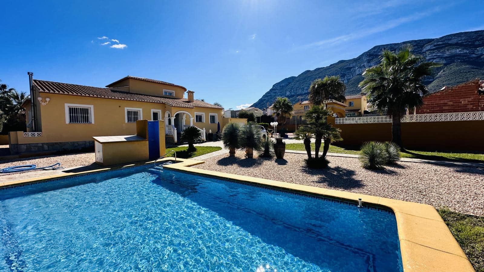 4 Zimmer Villa zu verkaufen in Denia mit Pool Garage - 890.000 € (Ref: 10044151)