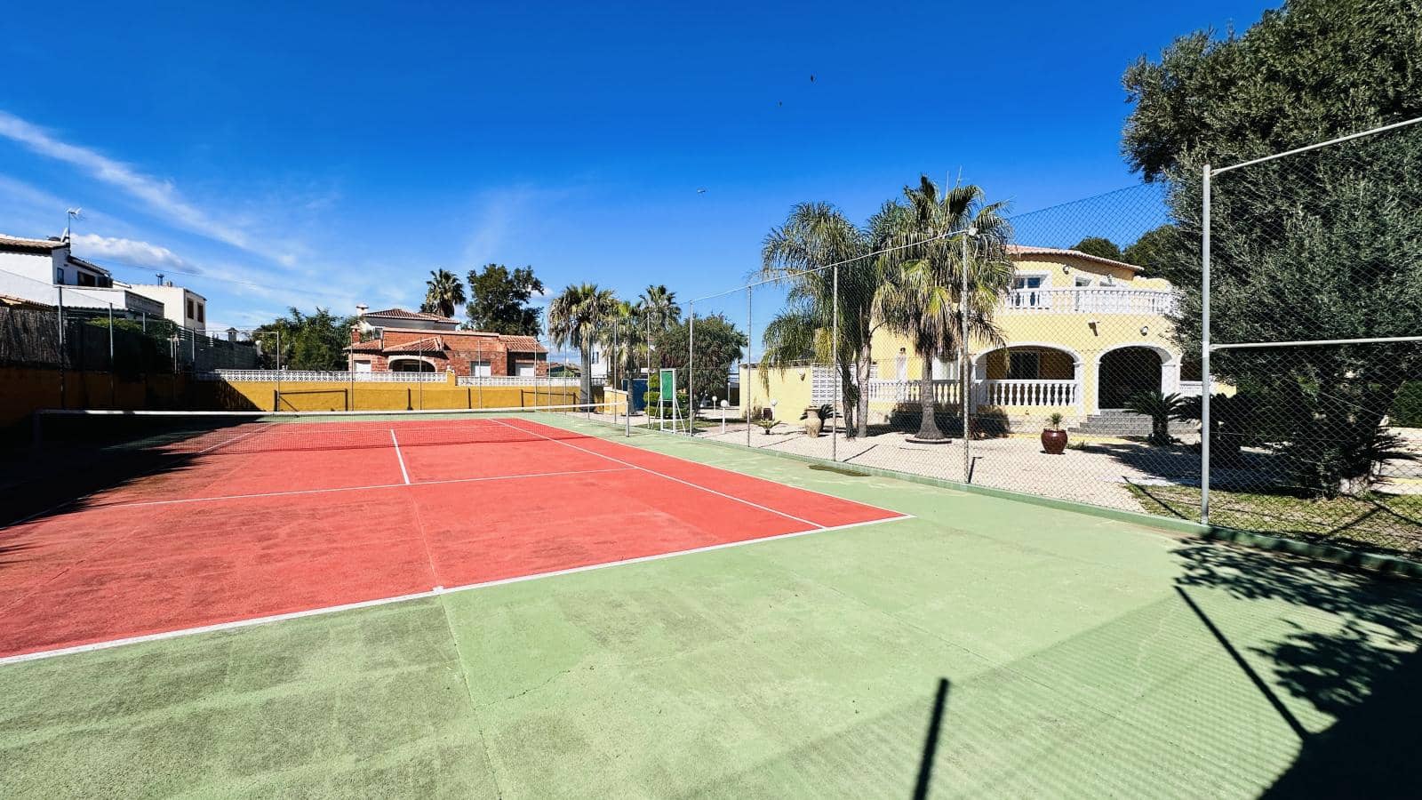 4 Zimmer Villa zu verkaufen in Denia mit Pool Garage - 890.000 € (Ref: 10044151)