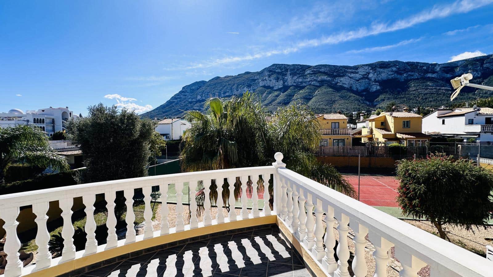 4 Zimmer Villa zu verkaufen in Denia mit Pool Garage - 890.000 € (Ref: 10044151)