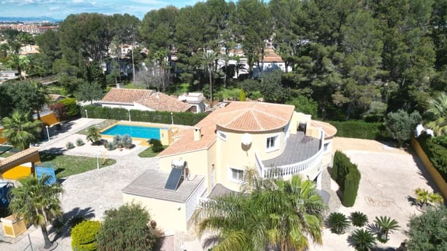 4 Zimmer Villa zu verkaufen in Dénia mit Pool Garage - 890.000 € (Ref: 10044151)