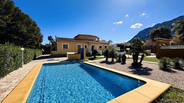 4 Zimmer Villa zu verkaufen in Dénia mit Pool Garage - 890.000 € (Ref: 10044151)
