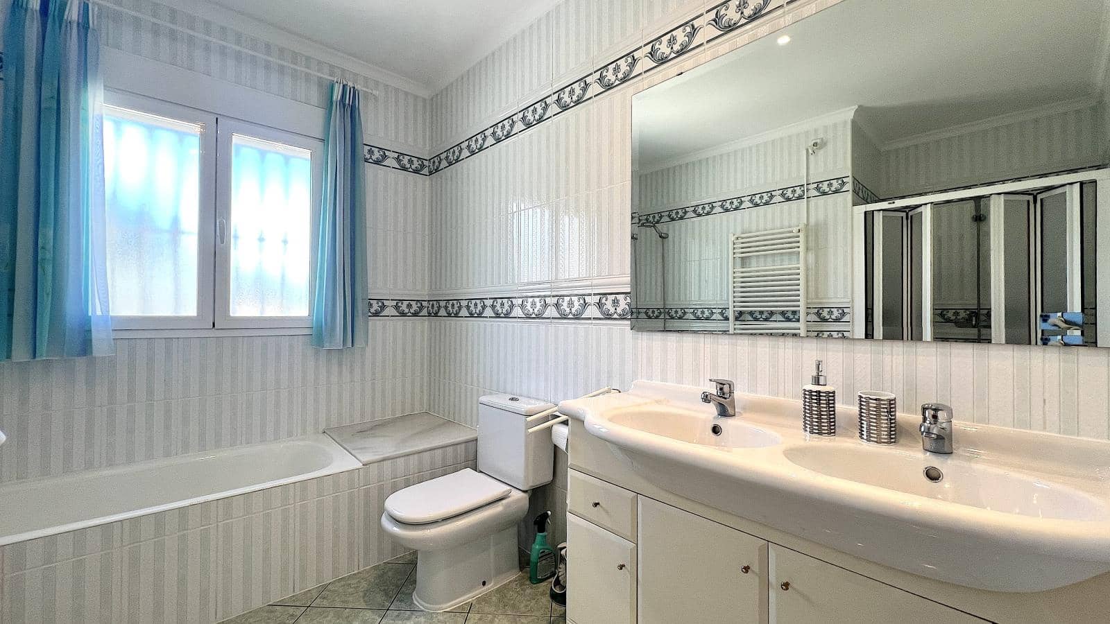 4 Zimmer Villa zu verkaufen in Denia mit Pool Garage - 890.000 € (Ref: 10044151)