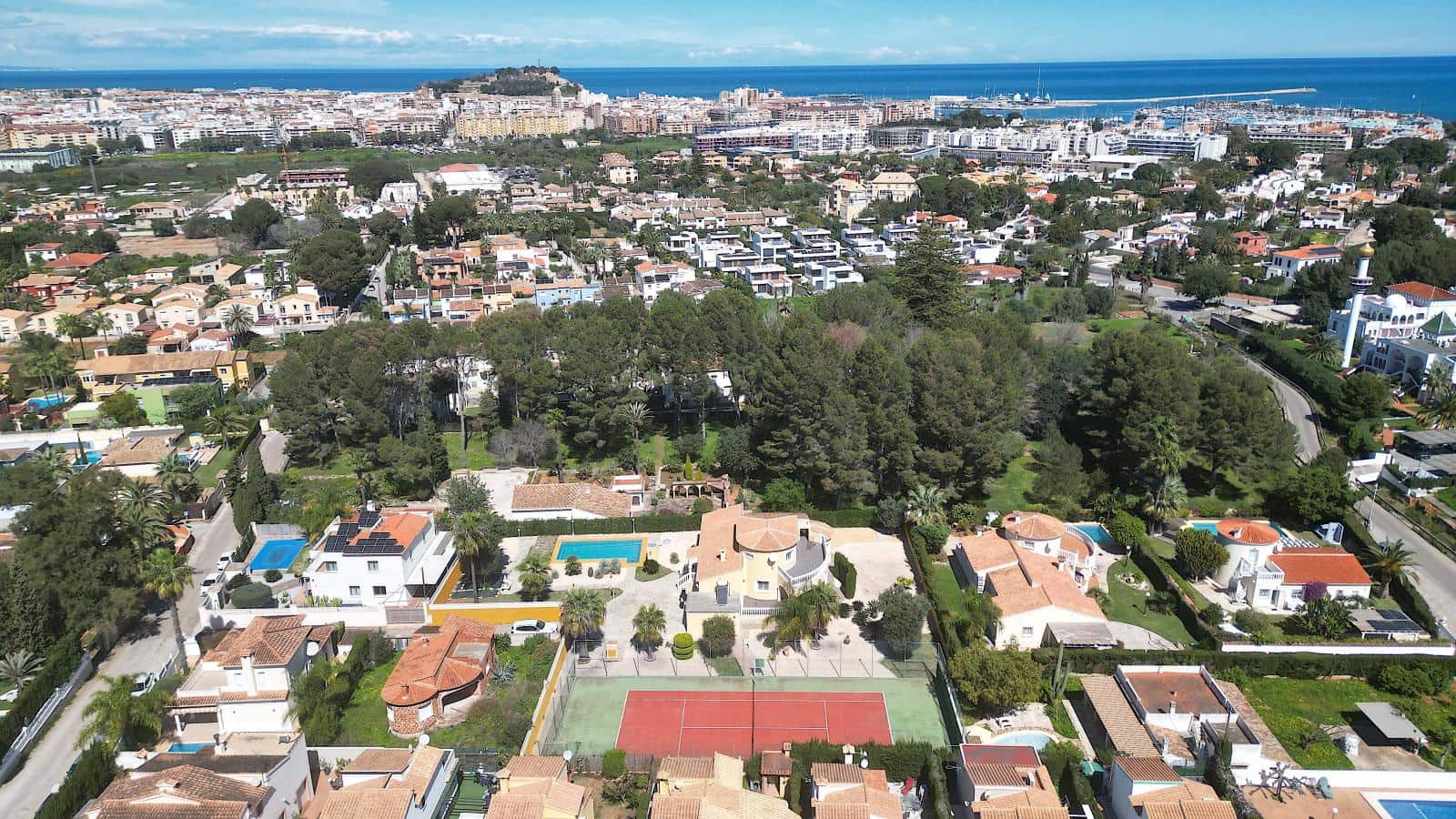 4 Zimmer Villa zu verkaufen in Denia mit Pool Garage - 890.000 € (Ref: 10044151)