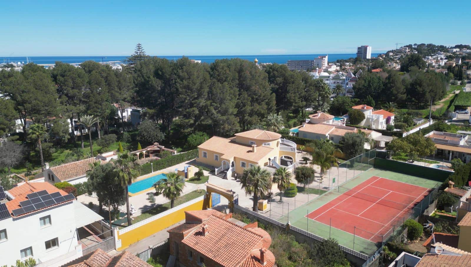 4 Zimmer Villa zu verkaufen in Denia mit Pool Garage - 890.000 € (Ref: 10044151)