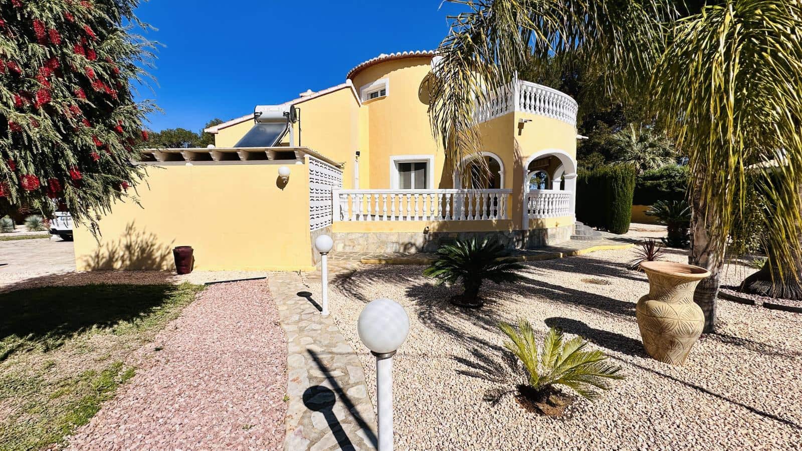 4 Zimmer Villa zu verkaufen in Denia mit Pool Garage - 890.000 € (Ref: 10044151)