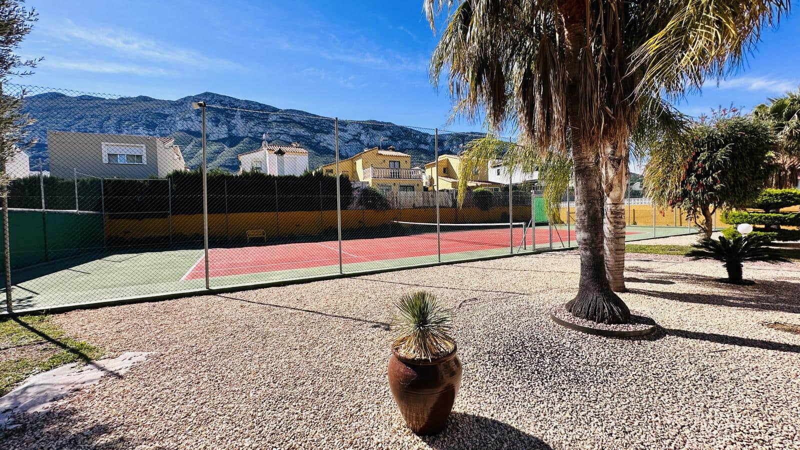 4 Zimmer Villa zu verkaufen in Denia mit Pool Garage - 890.000 € (Ref: 10044151)
