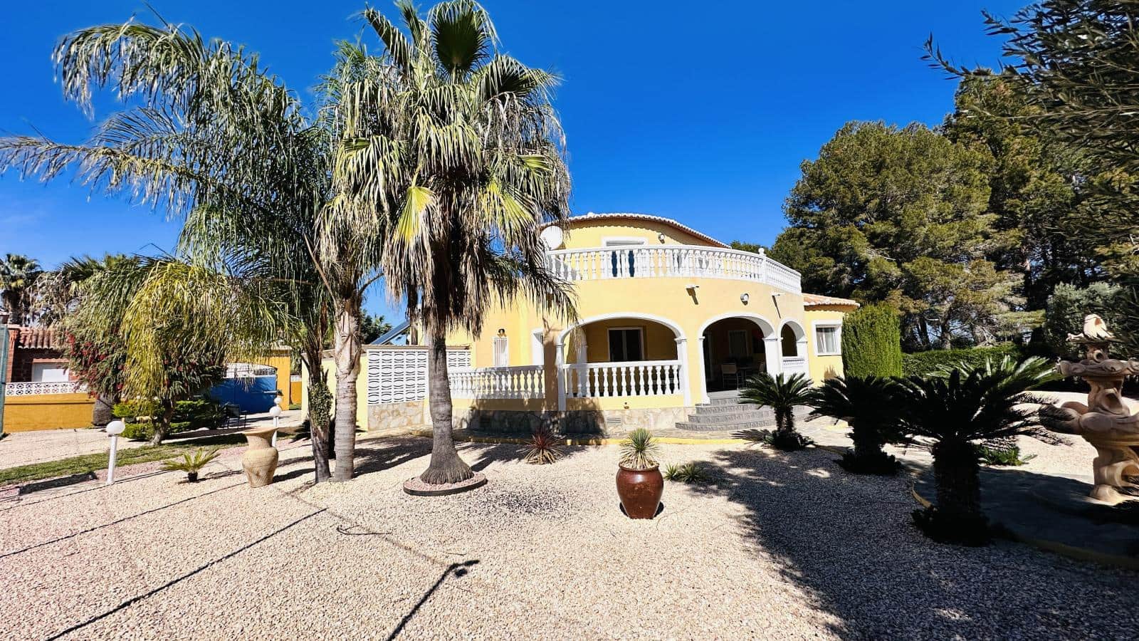 4 Zimmer Villa zu verkaufen in Denia mit Pool Garage - 890.000 € (Ref: 10044151)