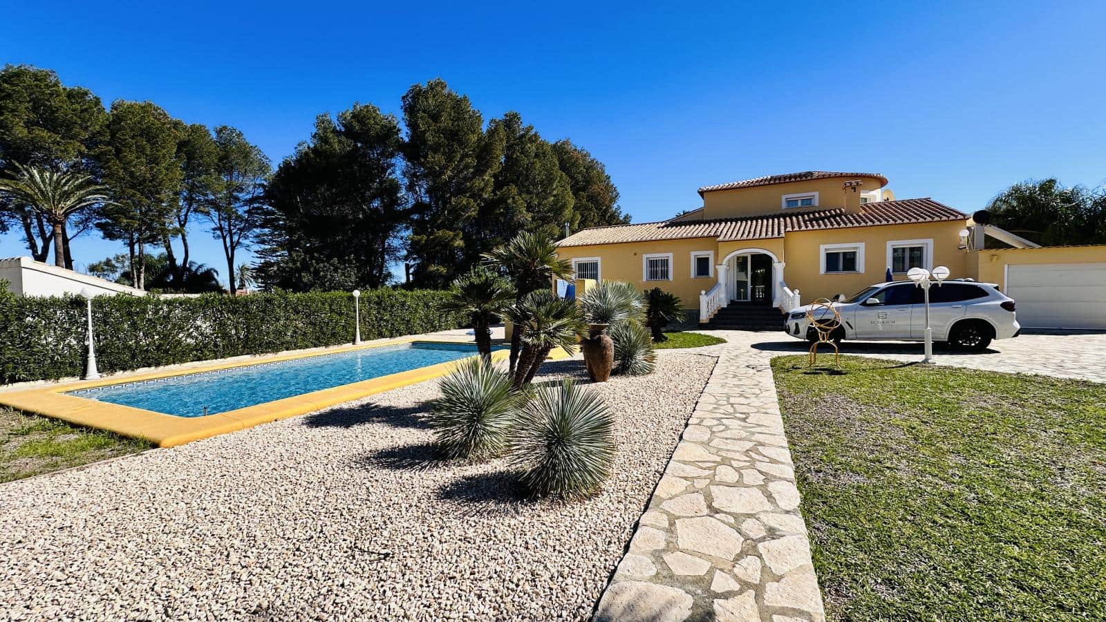 4 Zimmer Villa zu verkaufen in Denia mit Pool Garage - 890.000 € (Ref: 10044151)