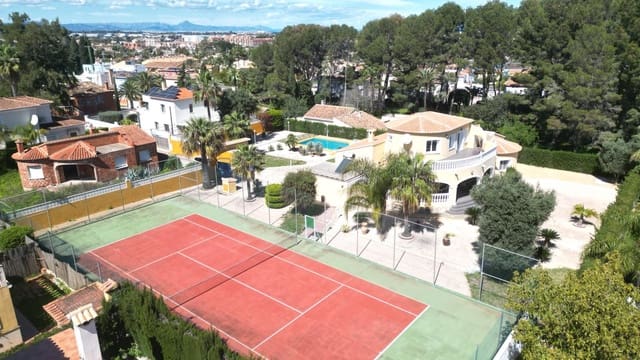 4 Zimmer Villa zu verkaufen in Dénia mit Pool Garage - 890.000 € (Ref: 10044151)