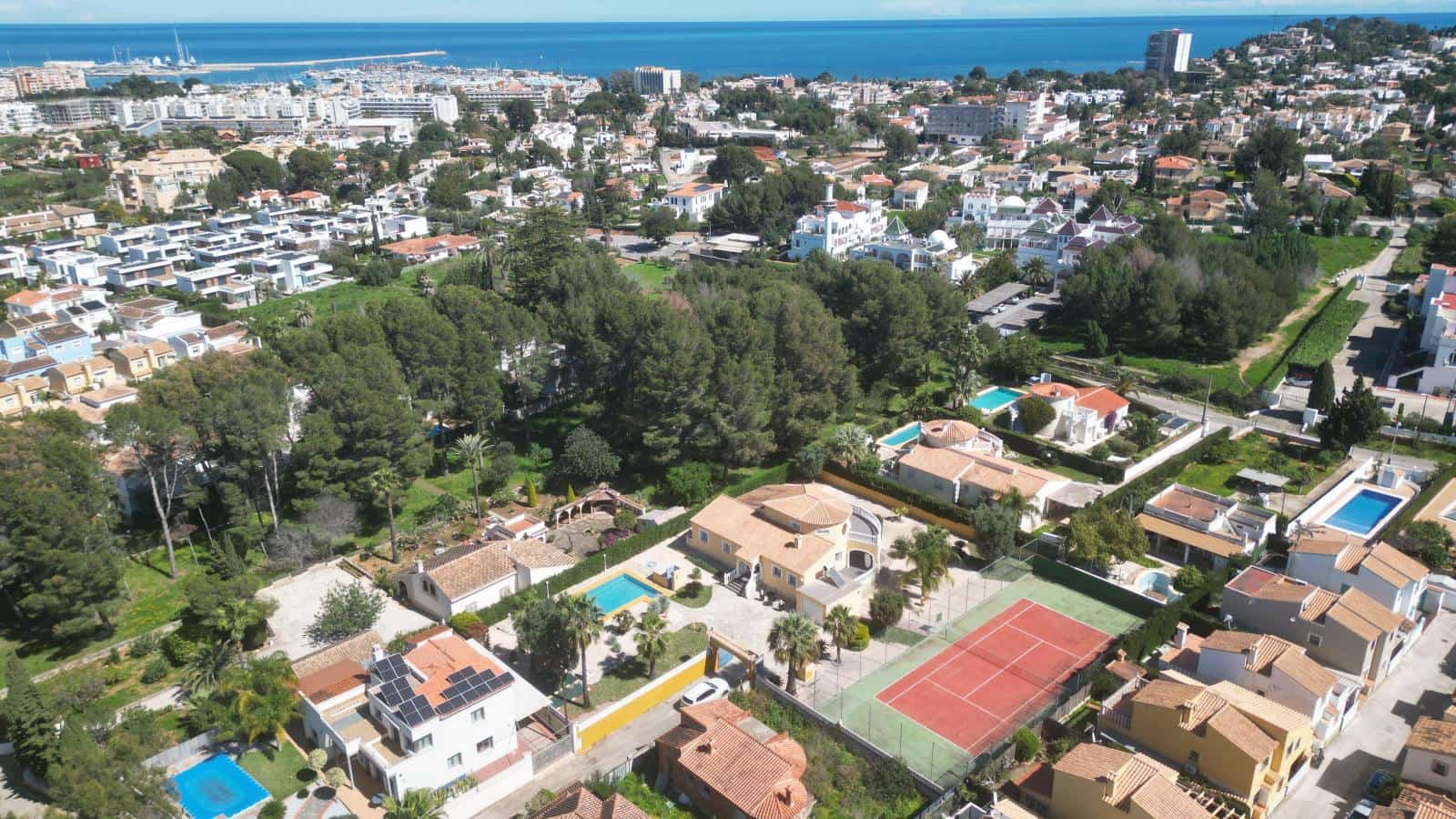 4 Zimmer Villa zu verkaufen in Denia mit Pool Garage - 890.000 € (Ref: 10044151)