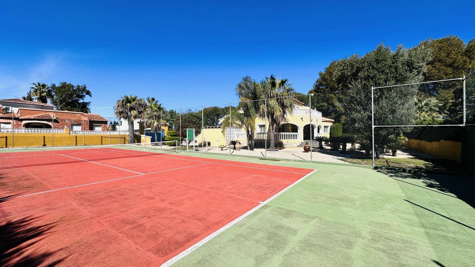 4 Zimmer Villa zu verkaufen in Denia mit Pool Garage - 890.000 € (Ref: 10044151)