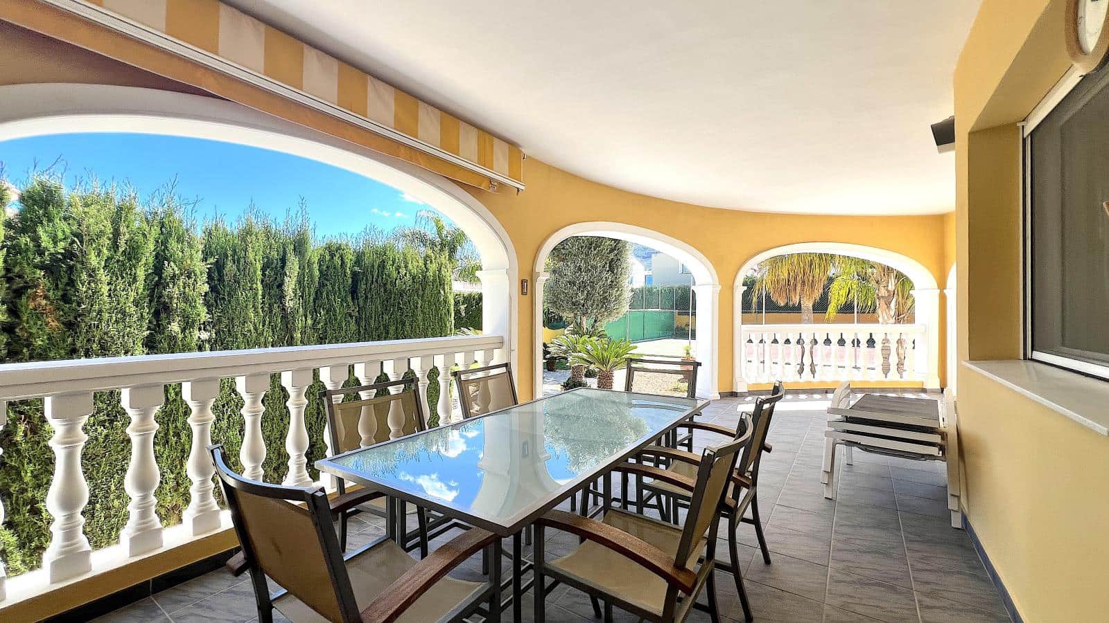 4 Zimmer Villa zu verkaufen in Denia mit Pool Garage - 890.000 € (Ref: 10044151)