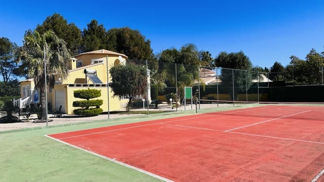 4 Zimmer Villa zu verkaufen in Dénia mit Pool Garage - 890.000 € (Ref: 10044151)