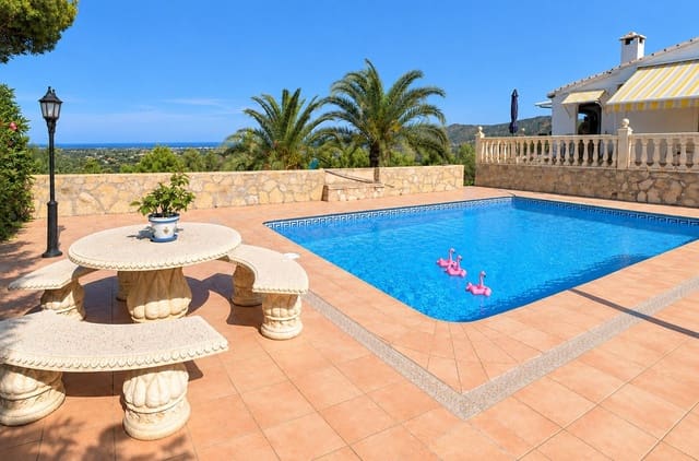 Chalet de 3 habitaciones en Pedreguer en venta con piscina garaje - 525.000 € (Ref: 10070299)