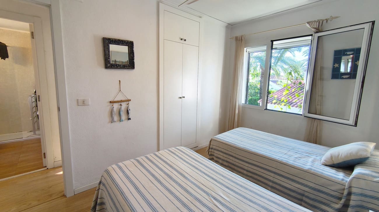 2 soverom Rekkehus til salgs i Denia med svømmebasseng garasje - € 310 000 (Ref: 10182356)