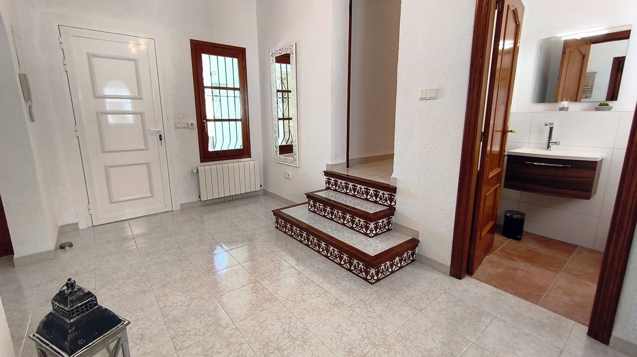 5 soveværelse Villa til salg i Pedreguer med swimmingpool garage - € 785.000 (Ref: 10182359)