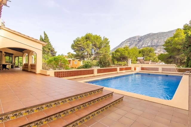 4 Zimmer Villa zu verkaufen in Dénia mit Pool Garage - 725.000 € (Ref: 6573764)