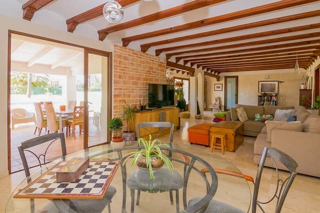 3 Zimmer Villa zu verkaufen in Dénia mit Pool - 895.000 € (Ref: 8835039)