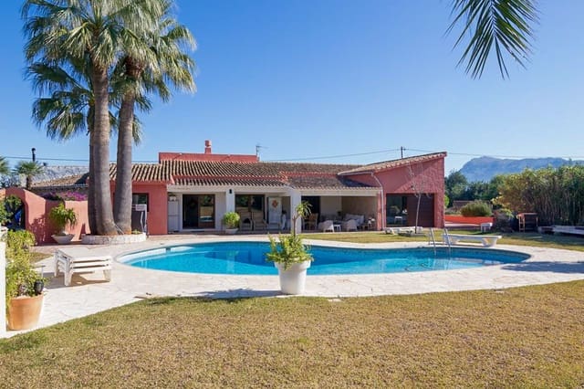 3 Zimmer Villa zu verkaufen in Dénia mit Pool - 895.000 € (Ref: 8835039)