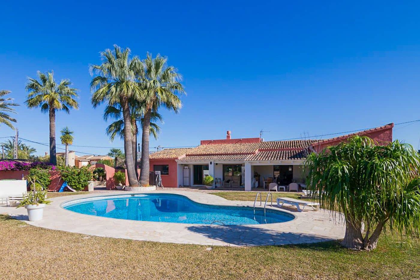 3 Zimmer Villa zu verkaufen in Denia mit Pool - 895.000 € (Ref: 8835039)