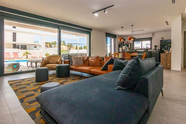 3 Zimmer Villa zu verkaufen in Dénia mit Pool Garage - 870.000 € (Ref: 8930255)