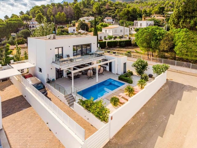 3 Zimmer Villa zu verkaufen in Dénia mit Pool Garage - 870.000 € (Ref: 8930255)