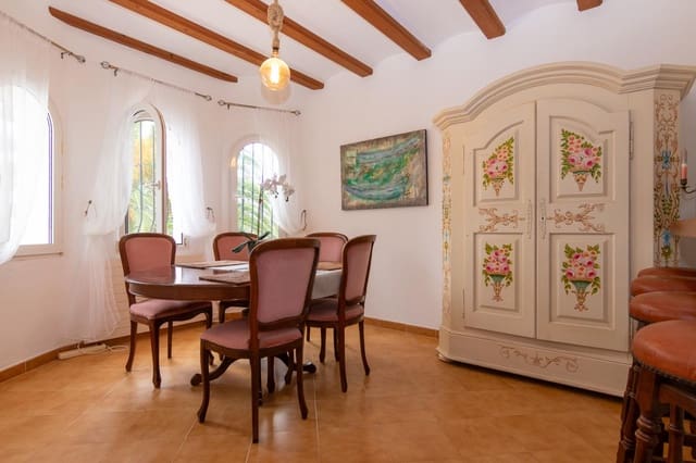 4 Zimmer Villa zu verkaufen in Dénia mit Pool Garage - 595.000 € (Ref: 9105210)