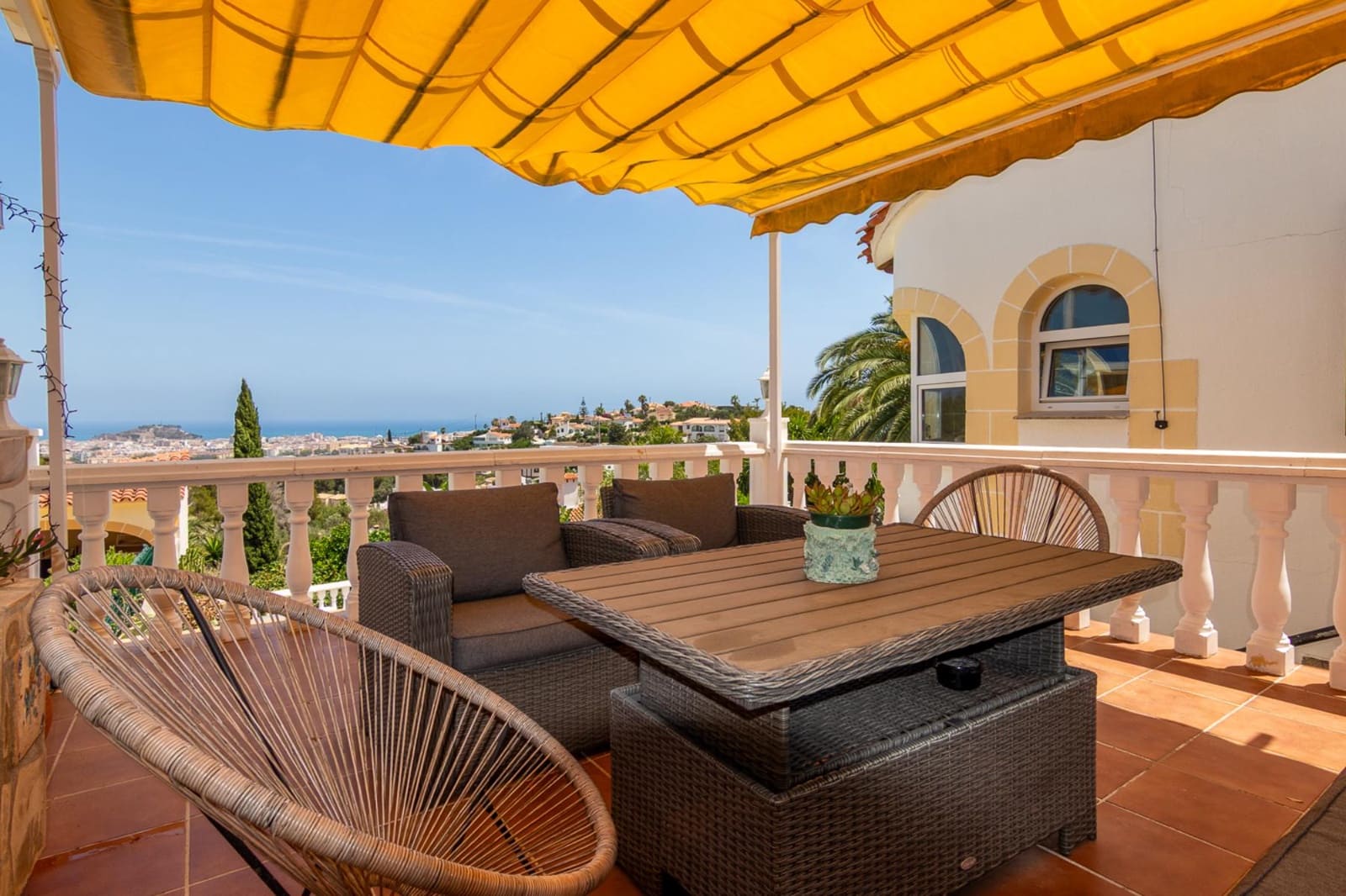 4 bedroom Villa for sale in Denia with pool garage - € 595,000 (Ref: 9105210)