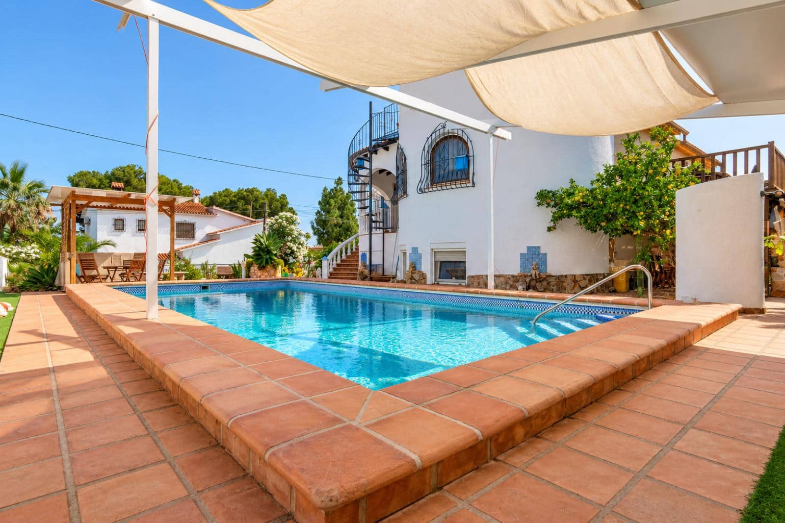 Chalet de 2 habitaciones en Dénia en venta con piscina garaje - 595.000 € (Ref: 9105212)