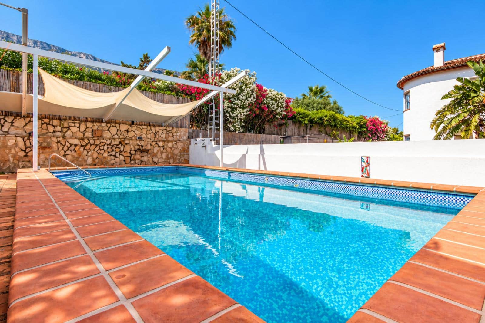 Chalet de 2 habitaciones en Dénia en venta con piscina garaje - 595.000 € (Ref: 9105212)