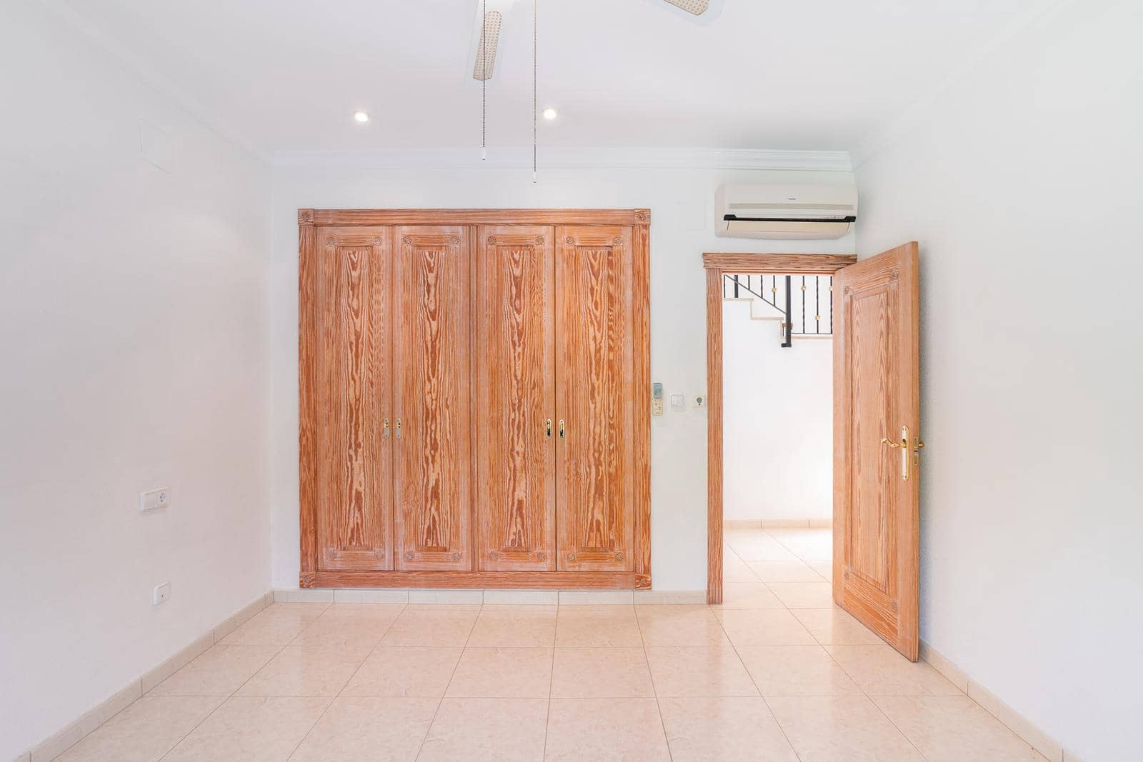 4 Zimmer Villa zu verkaufen in Pedreguer mit Garage - 995.000 € (Ref: 9230221)