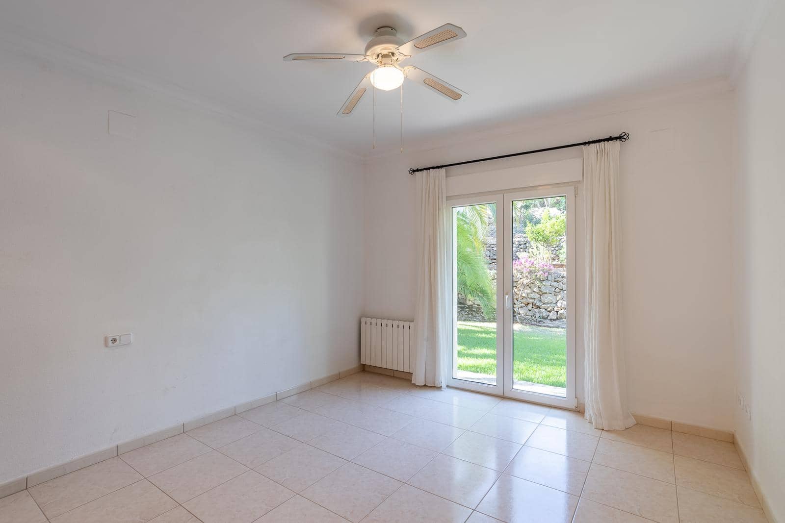 4 Zimmer Villa zu verkaufen in Pedreguer mit Garage - 995.000 € (Ref: 9230221)