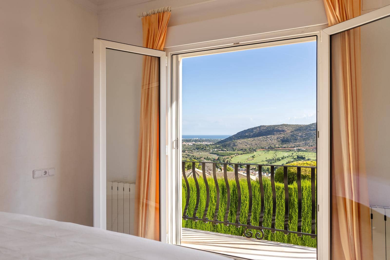 4 Zimmer Villa zu verkaufen in Pedreguer mit Garage - 995.000 € (Ref: 9230221)