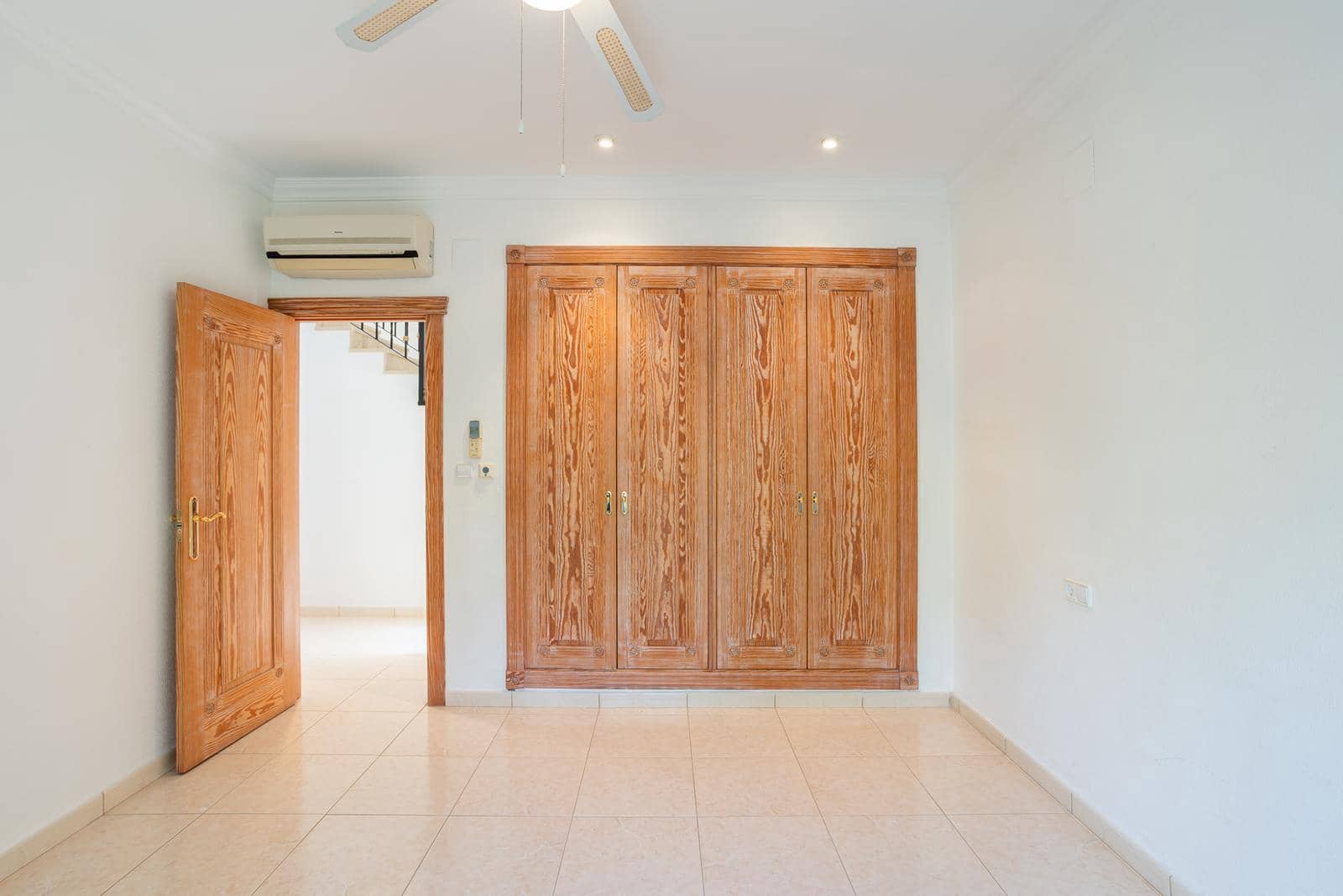 4 Zimmer Villa zu verkaufen in Pedreguer mit Garage - 995.000 € (Ref: 9230221)