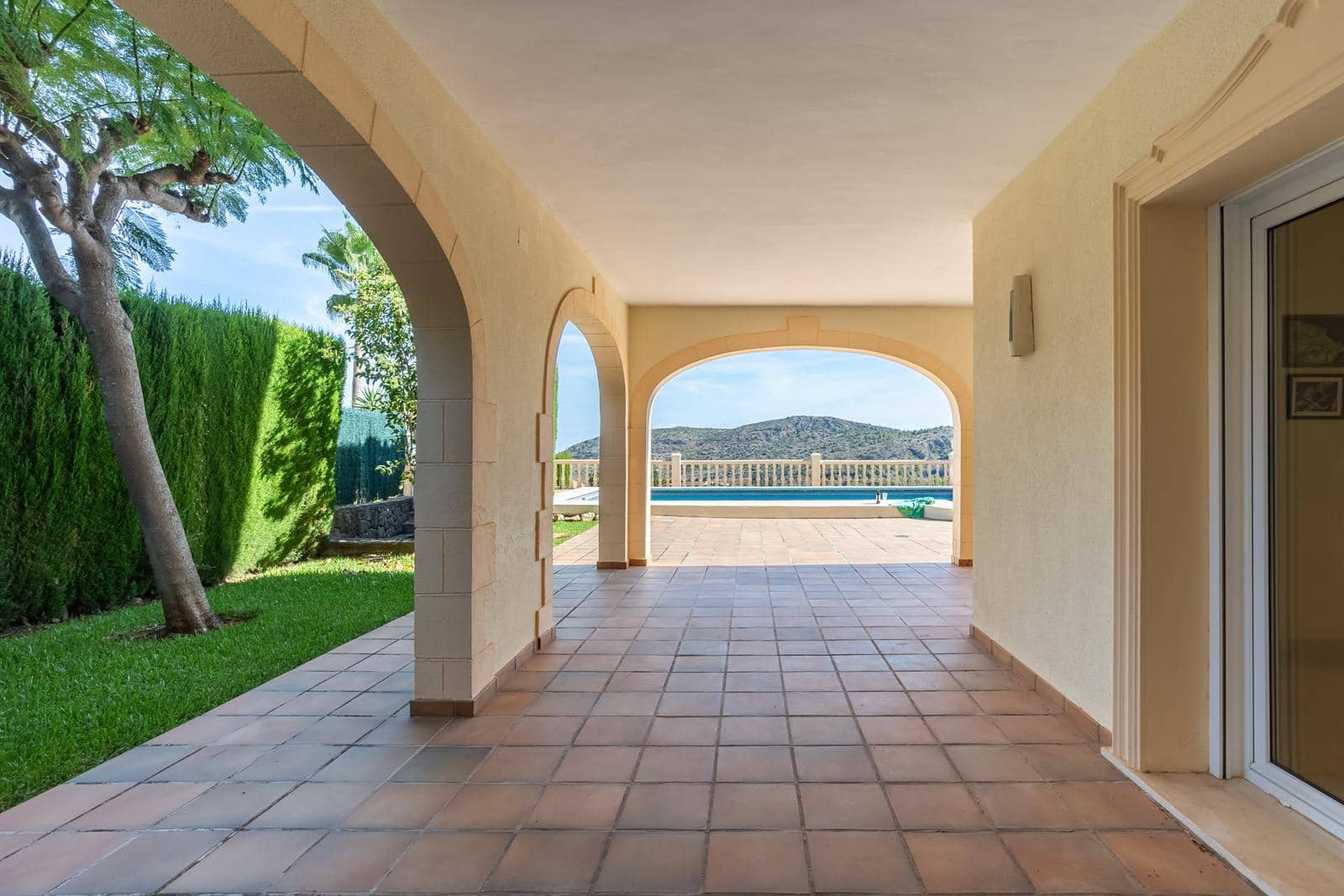 4 Zimmer Villa zu verkaufen in Pedreguer mit Garage - 995.000 € (Ref: 9230221)