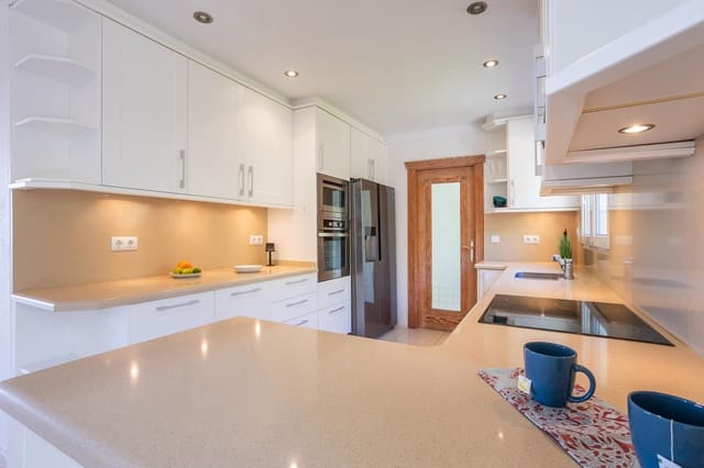 4 Zimmer Villa zu verkaufen in Pedreguer mit Garage - 995.000 € (Ref: 9230221)